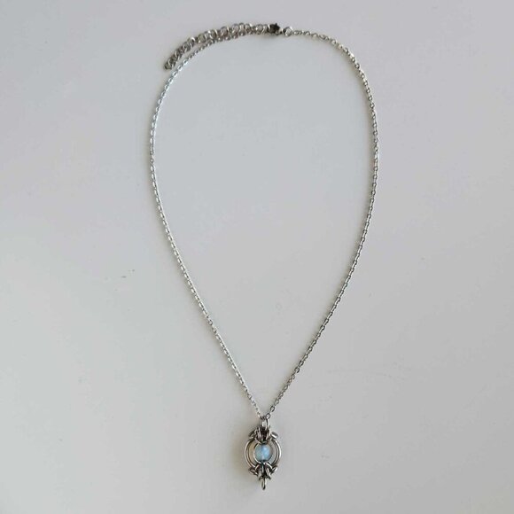 Vintage Whimsical Medieval Fairy Opalite silver chainmail pendant necklace - Picture 5 of 9